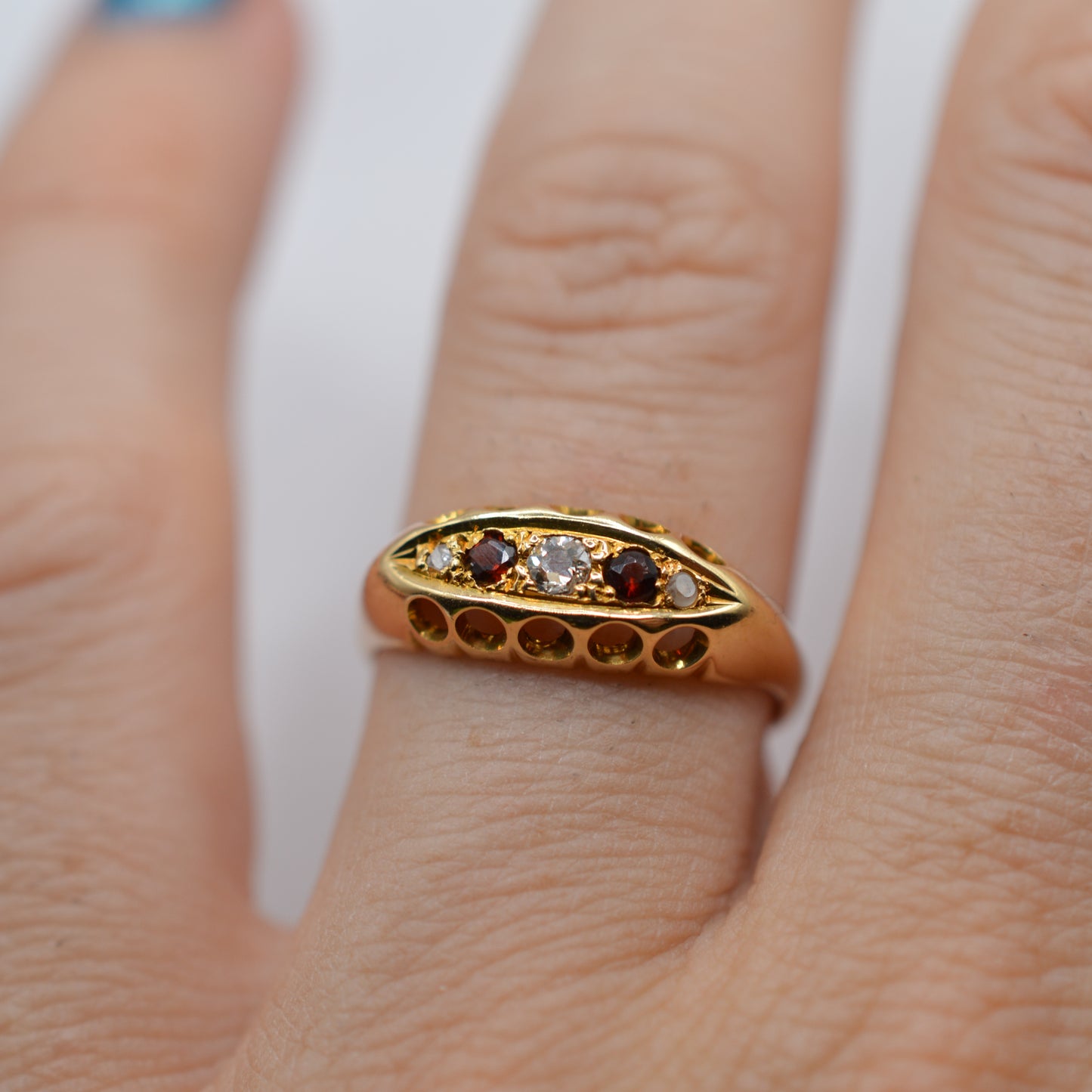 Antique Edwardian 18ct Gold Garnet & Diamond Five-Stone Ring