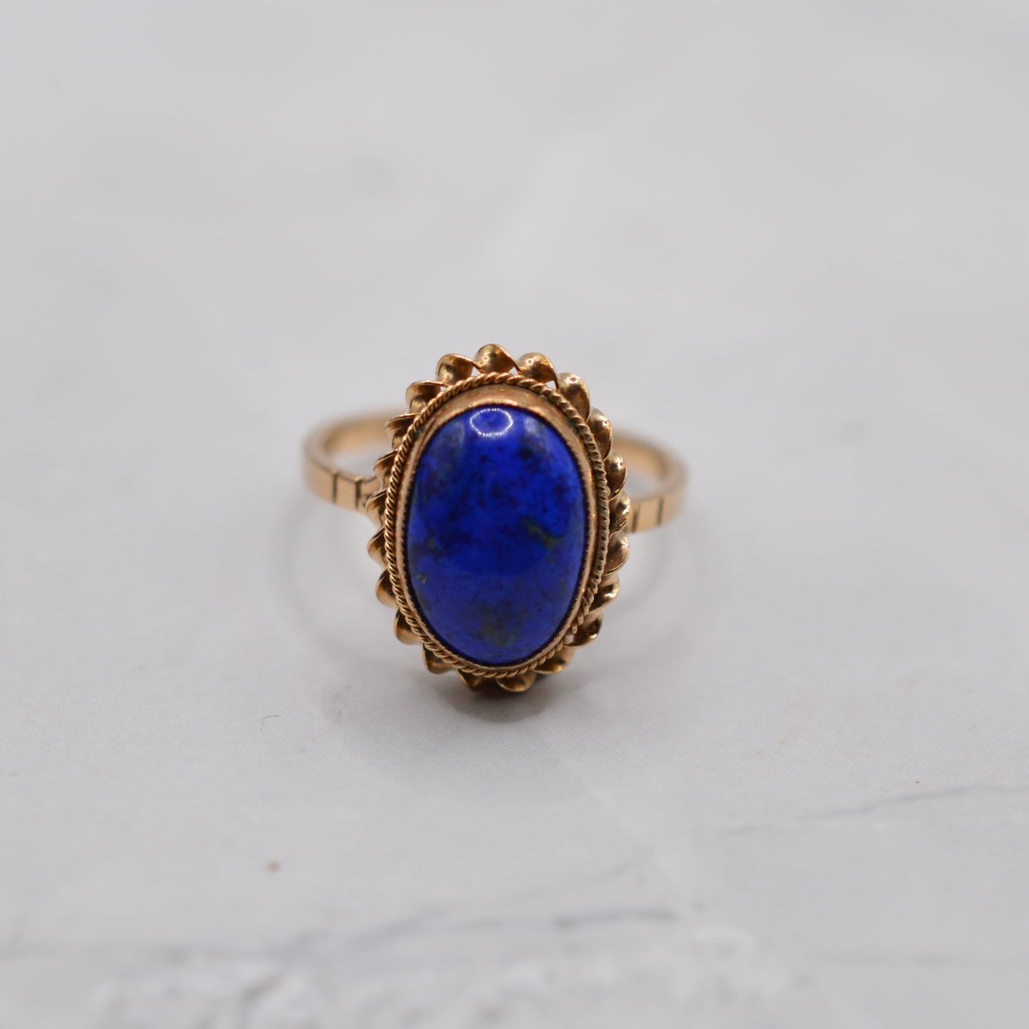 Chunky 1990s 9ct Gold Lapis Lazuli Ring with Rope-Twist Border