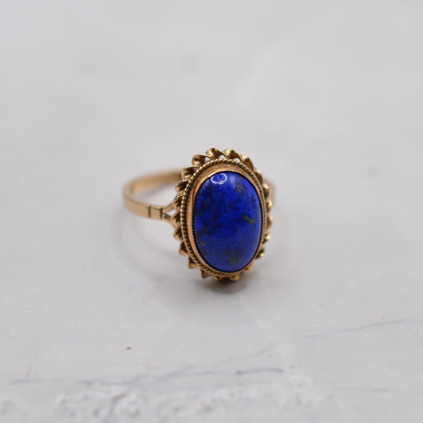 Chunky 1990s 9ct Gold Lapis Lazuli Ring with Rope-Twist Border
