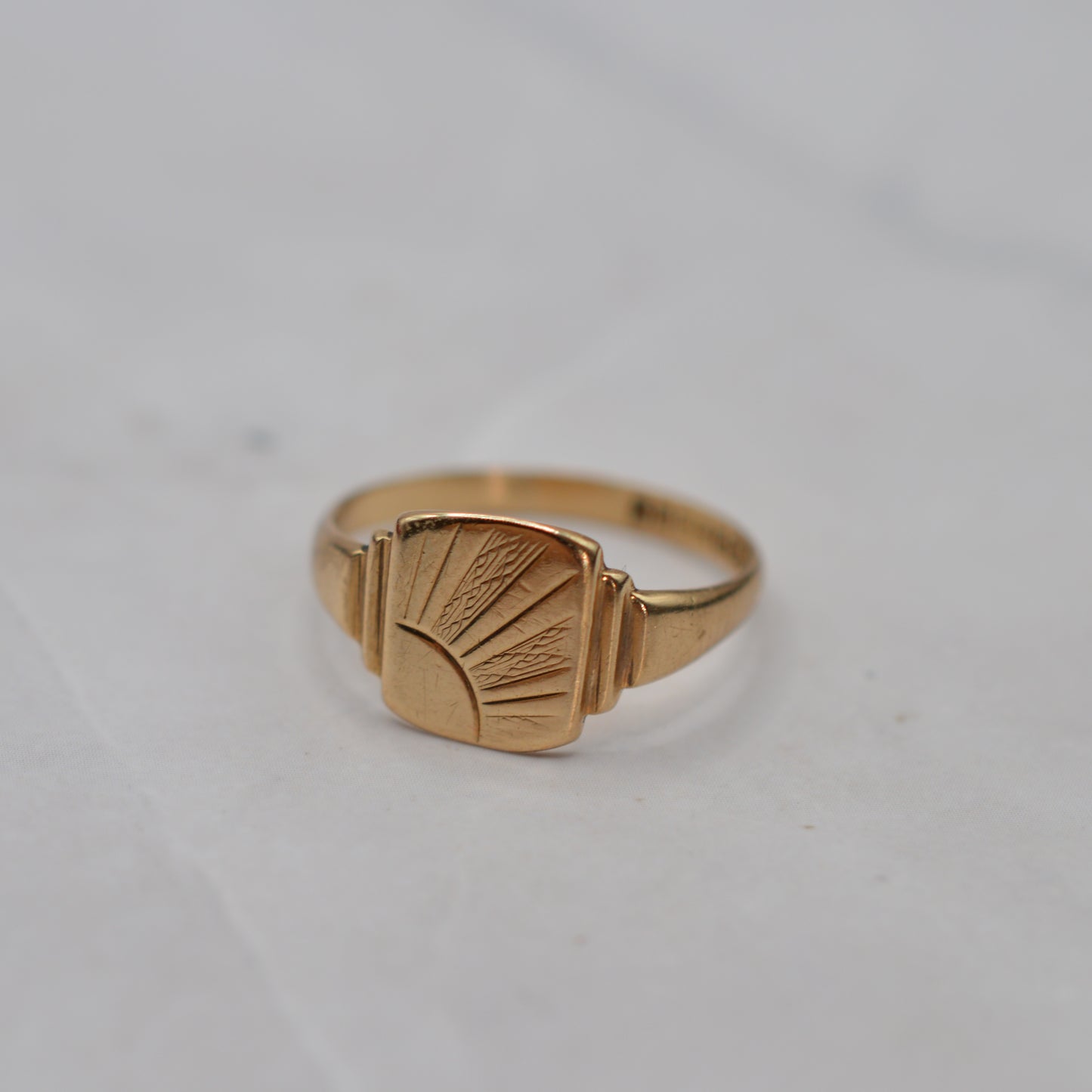 1960s Vintage 9ct Gold Sunrise Signet Ring