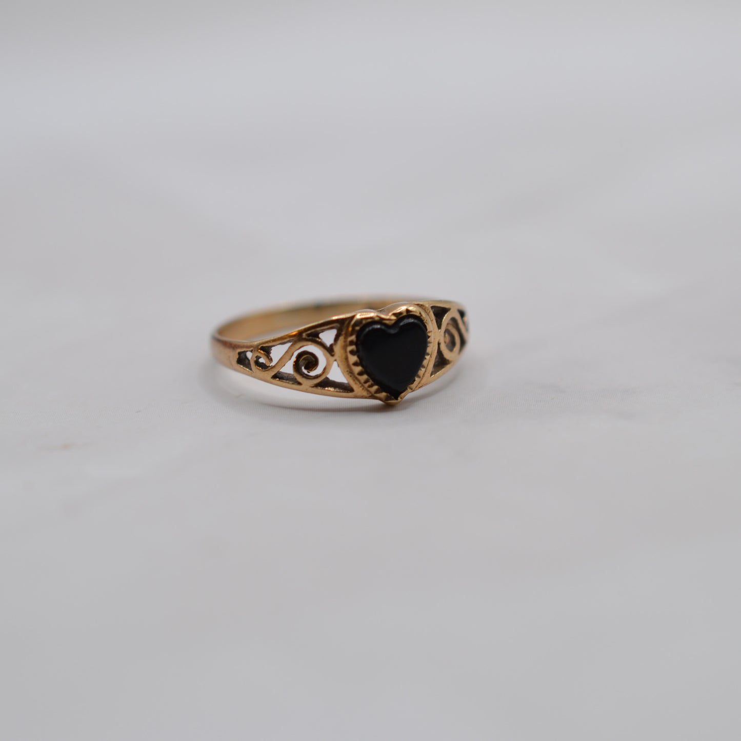 1980s 9ct Gold Onyx Heart Signet Ring