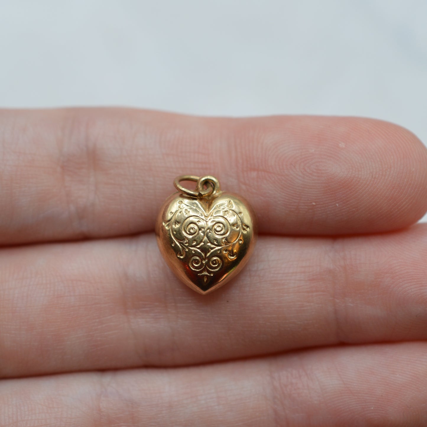 1970s Vintage 9ct Gold Engraved Puffed Heart Charm/Pendant