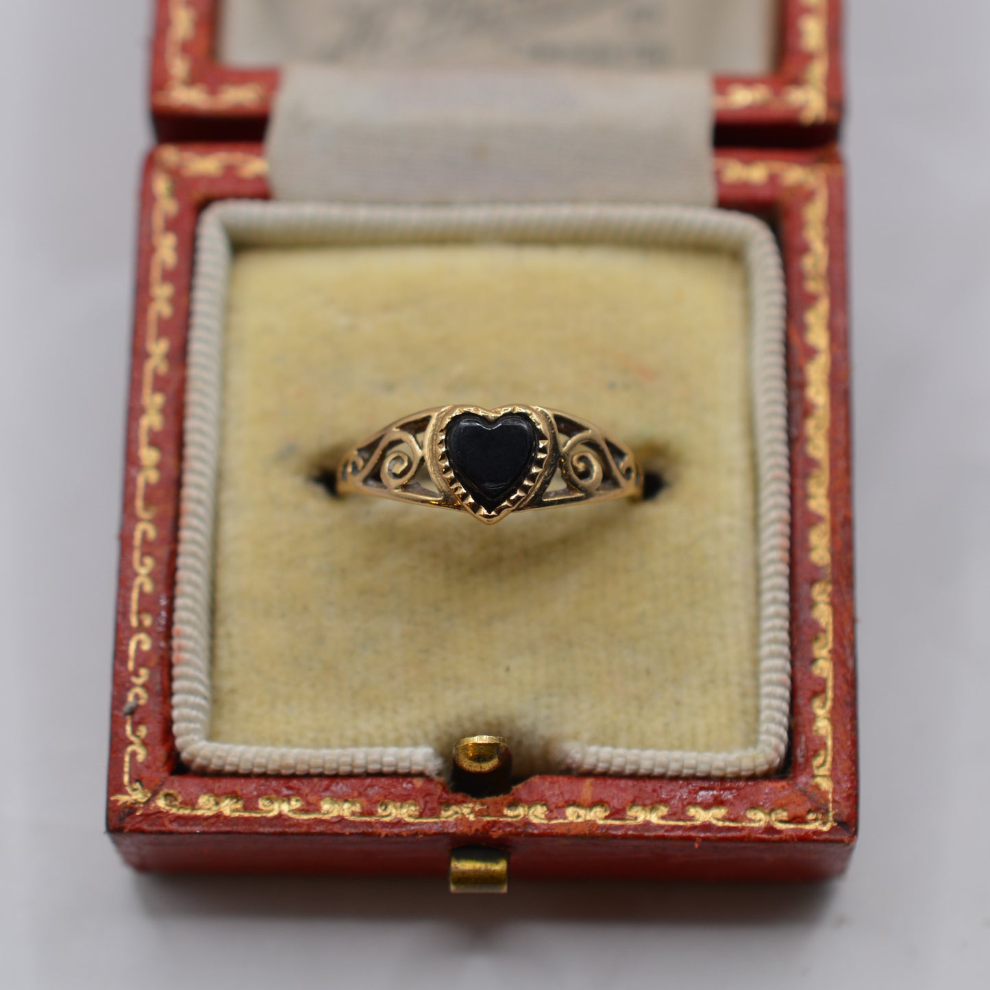 1980s 9ct Gold Onyx Heart Signet Ring