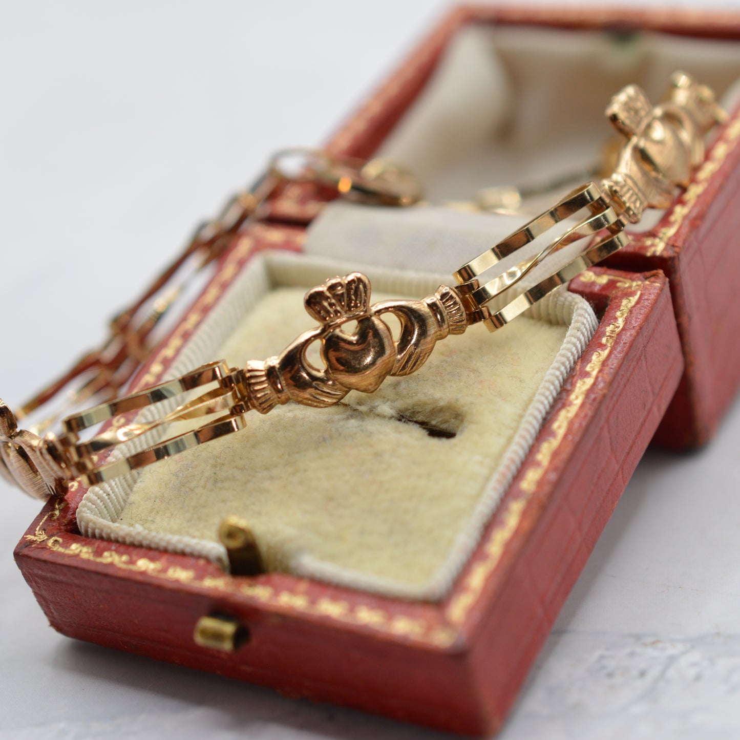 9ct Gold Claddagh Link Bracelet with Heart Padlock (7”)