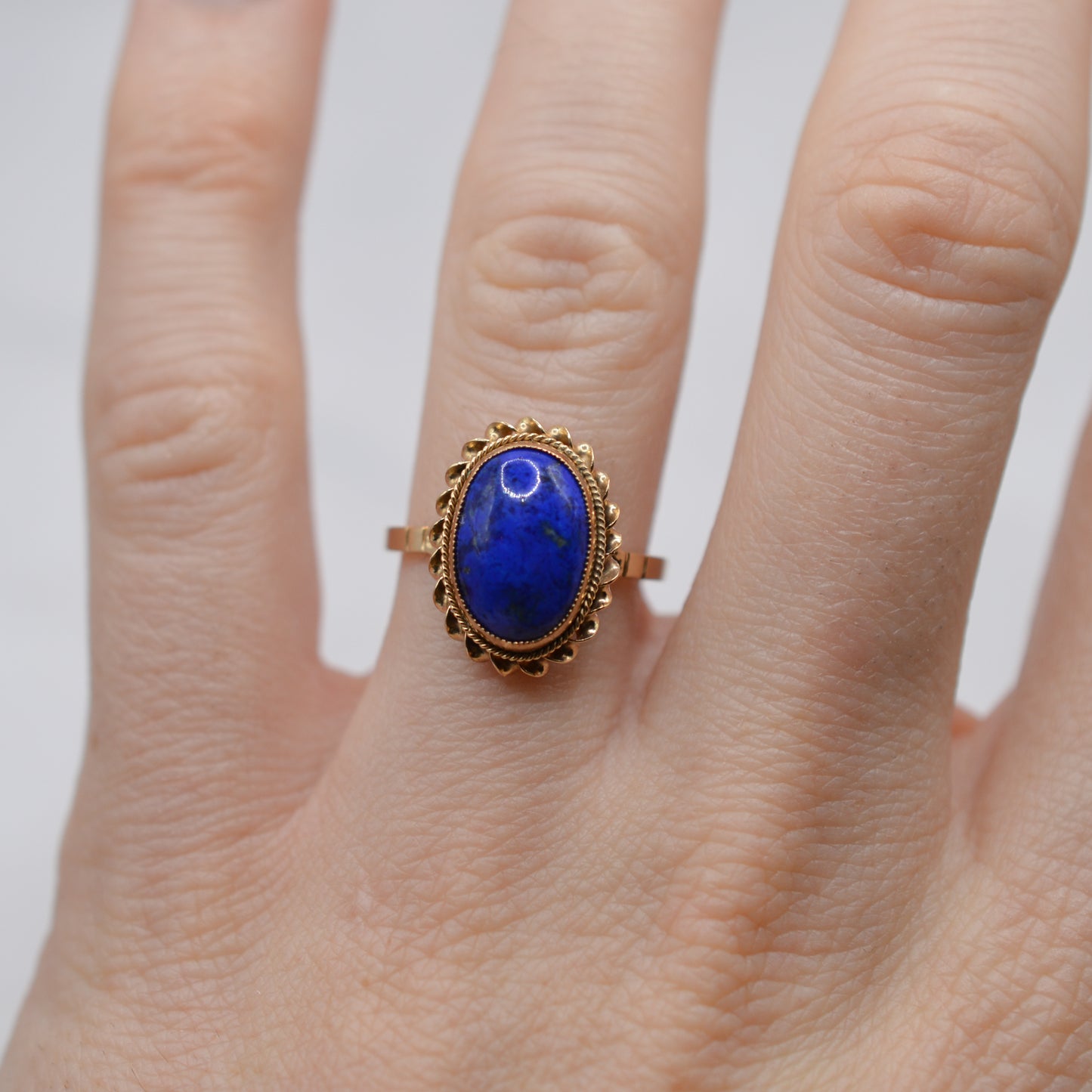 Chunky 1990s 9ct Gold Lapis Lazuli Ring with Rope-Twist Border