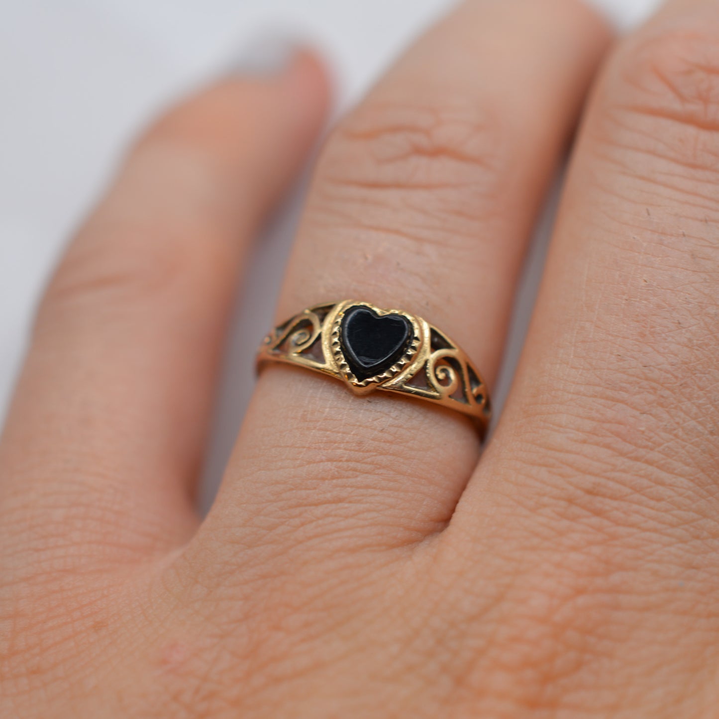 1980s 9ct Gold Onyx Heart Signet Ring