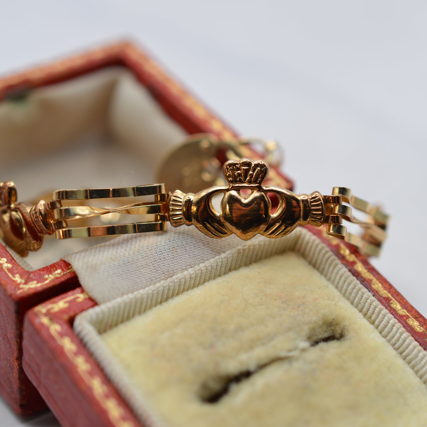 9ct Gold Claddagh Link Bracelet with Heart Padlock (7”)