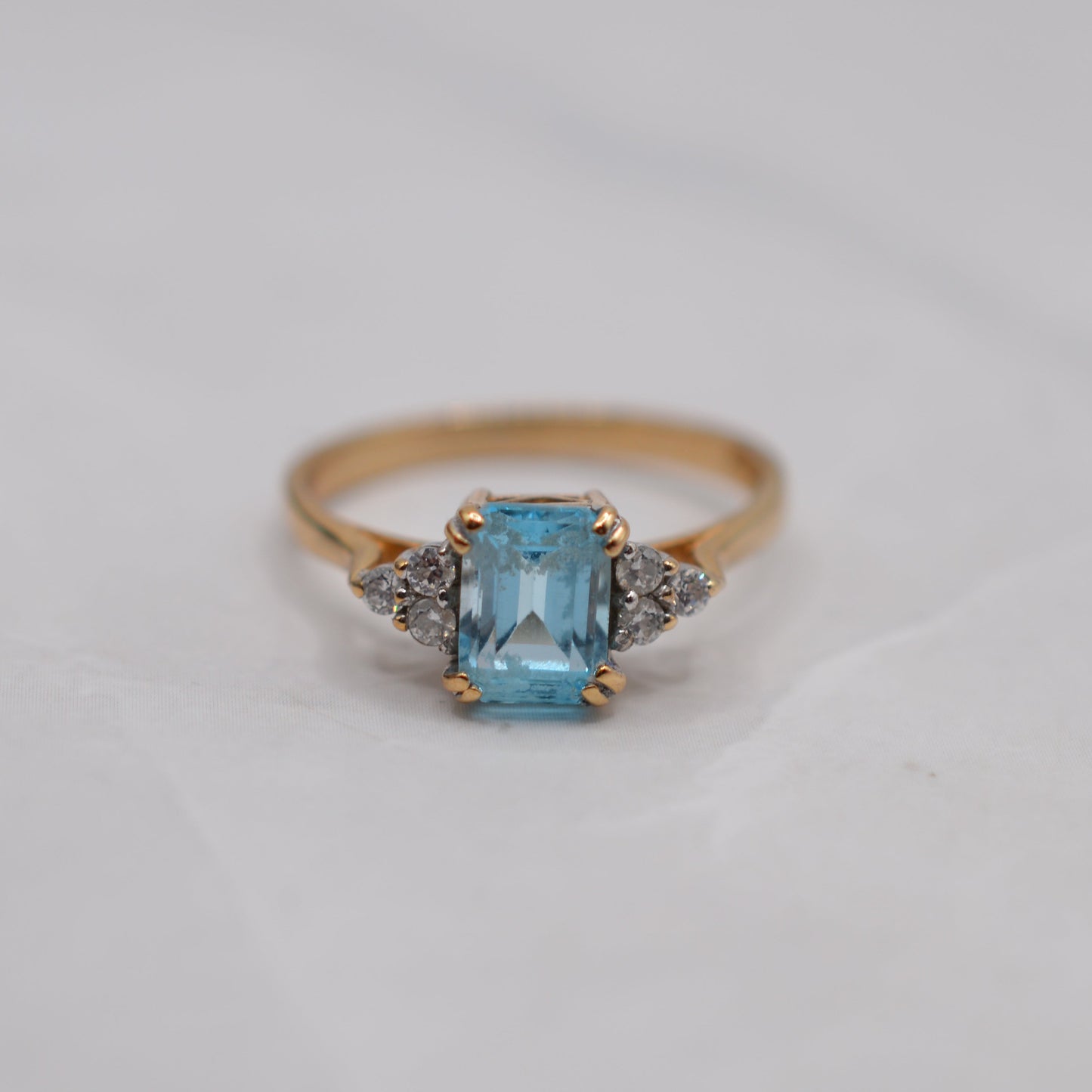 9ct Gold Blue Topaz & C/Z Ring