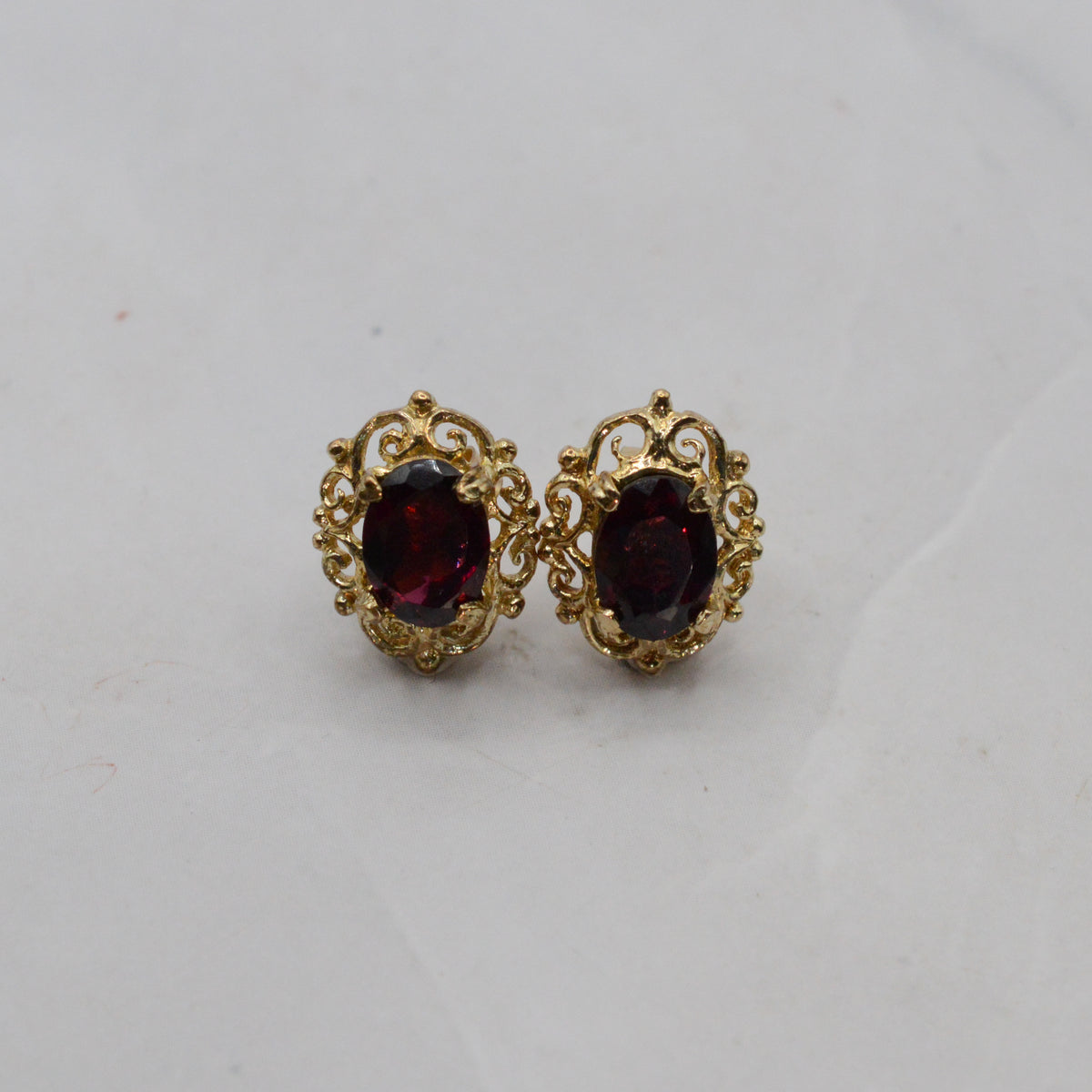9ct Gold Garnet Openwork Stud Earrings