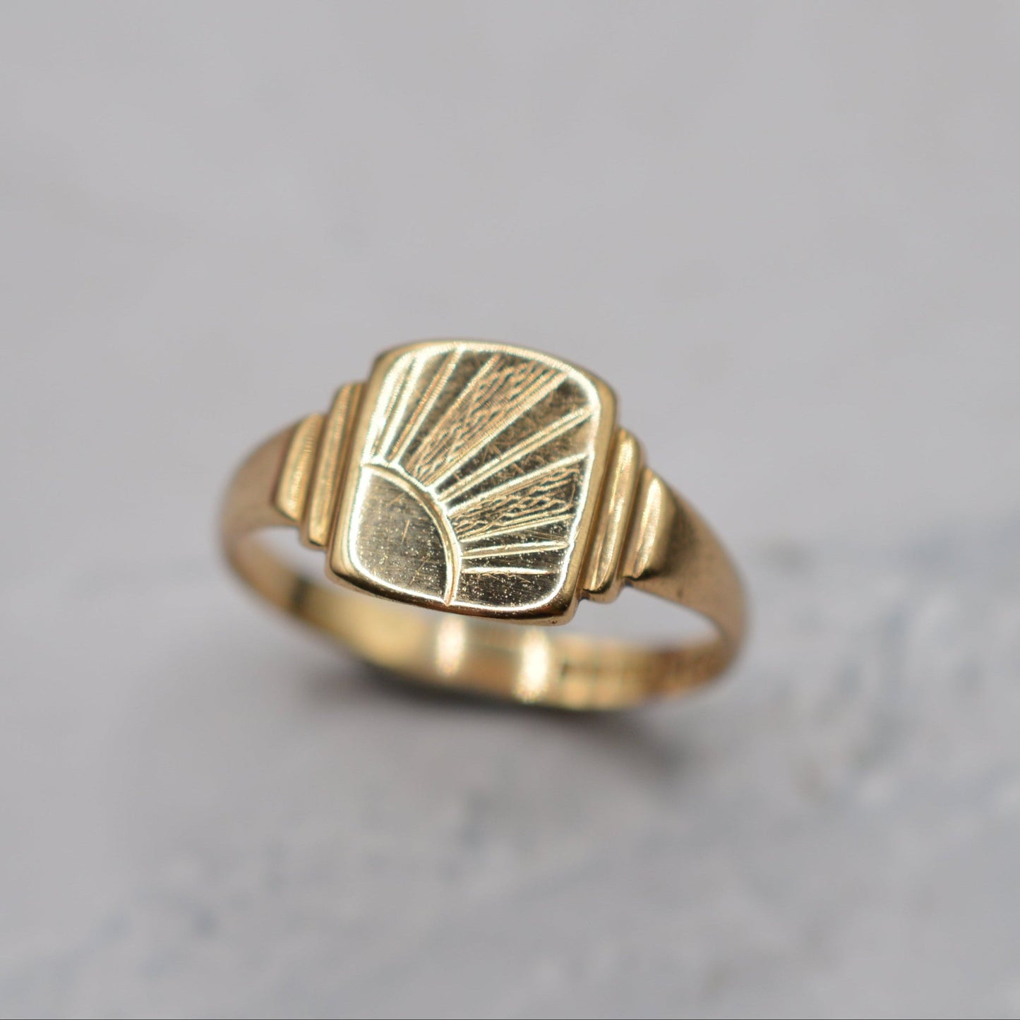 1960s Vintage 9ct Gold Sunrise Signet Ring