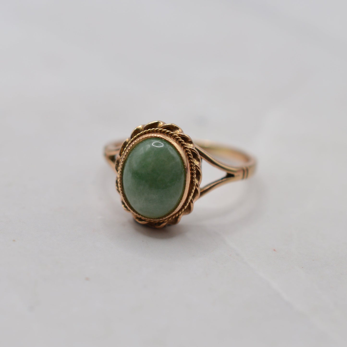 Vintage 9ct Gold Jade Solitaire Ring