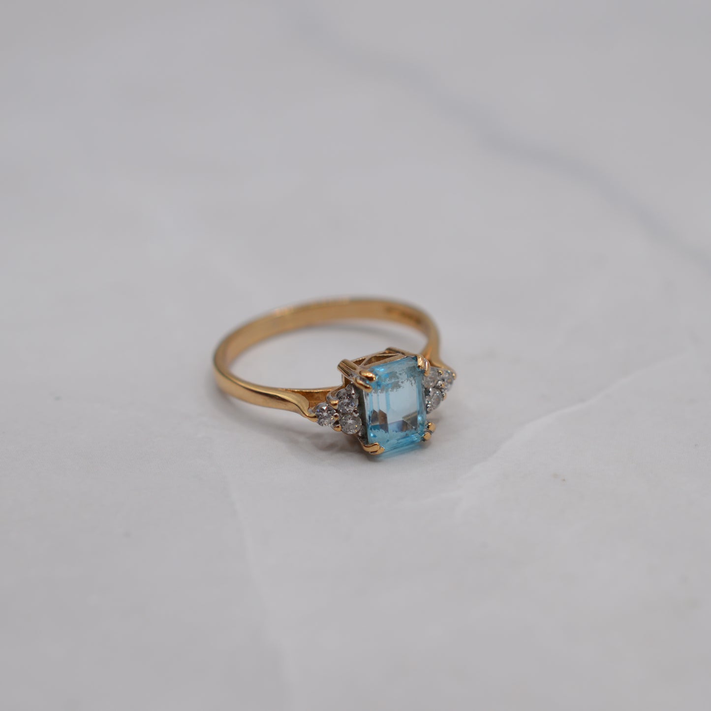 9ct Gold Blue Topaz & C/Z Ring