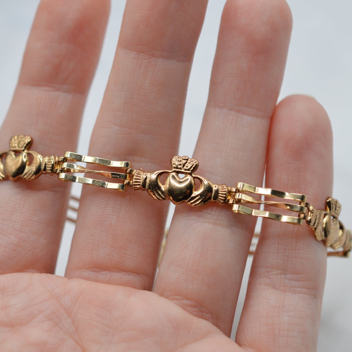 9ct Gold Claddagh Link Bracelet with Heart Padlock (7”)