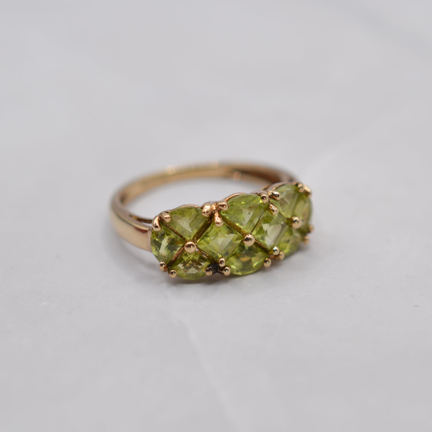 Chunky Y2K 9ct Gold Peridot Cluster Ring