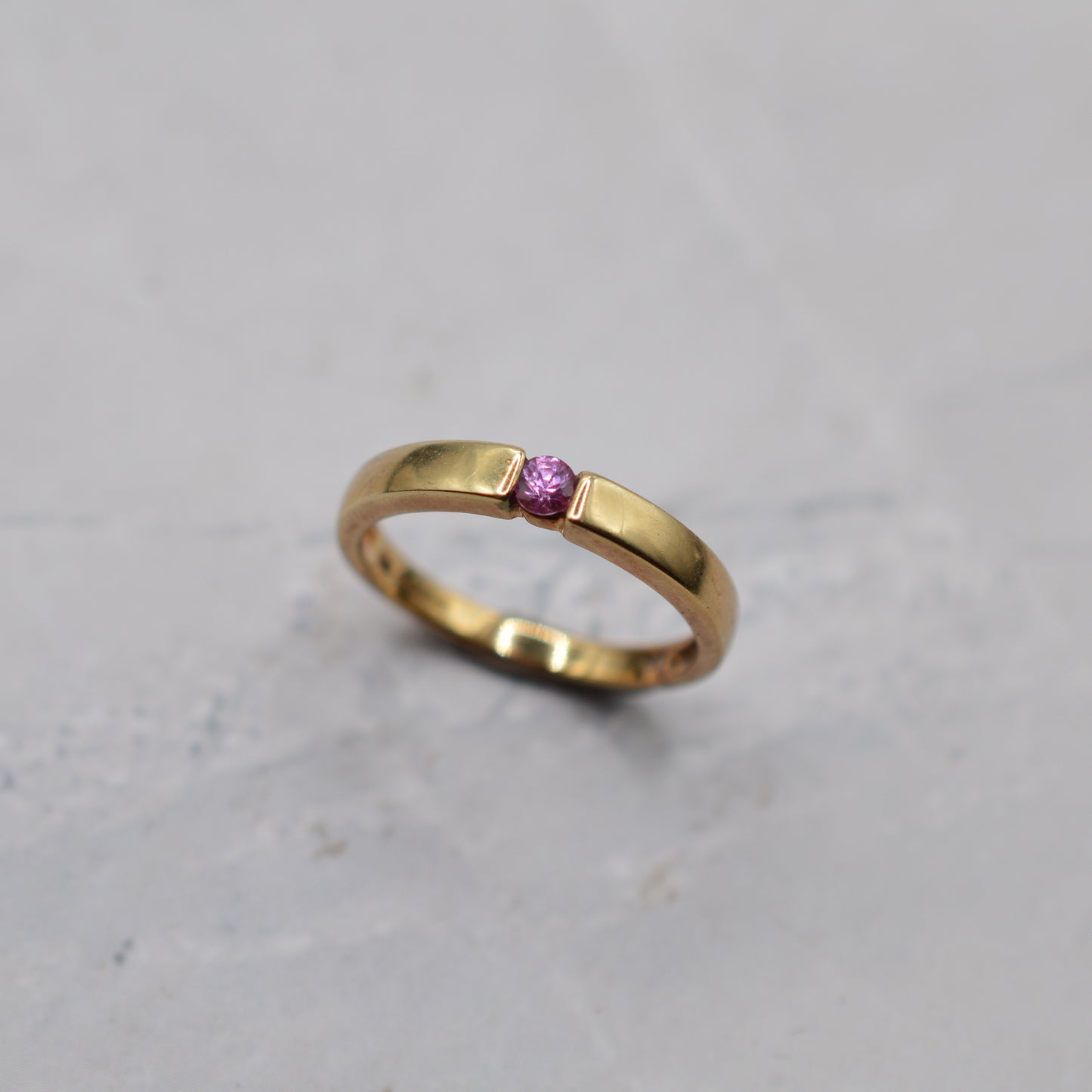 Y2K 9ct Gold Pink Sapphire Ring