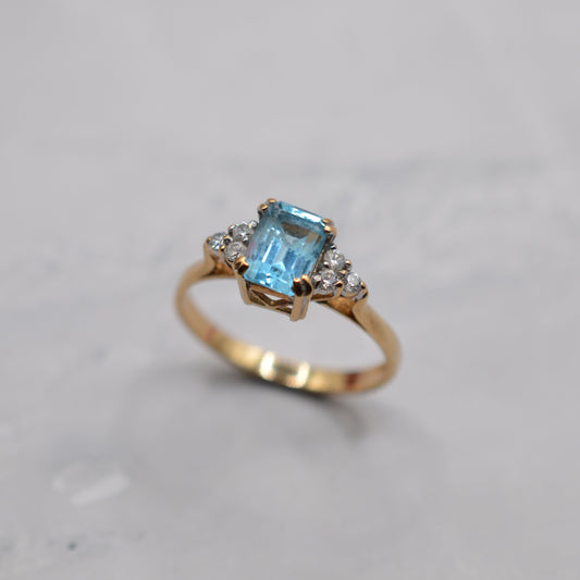 9ct Gold Blue Topaz & C/Z Ring