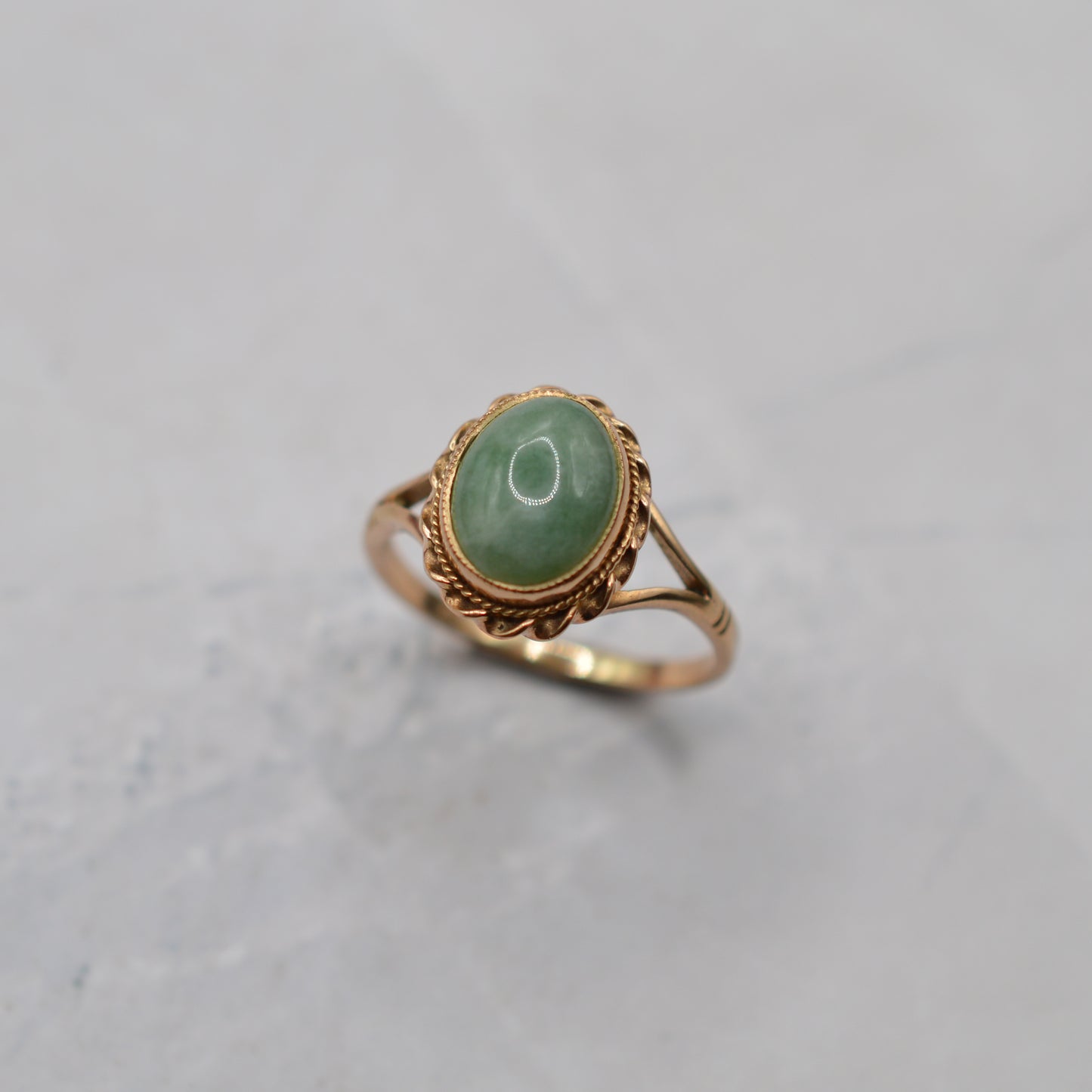 Vintage 9ct Gold Jade Solitaire Ring