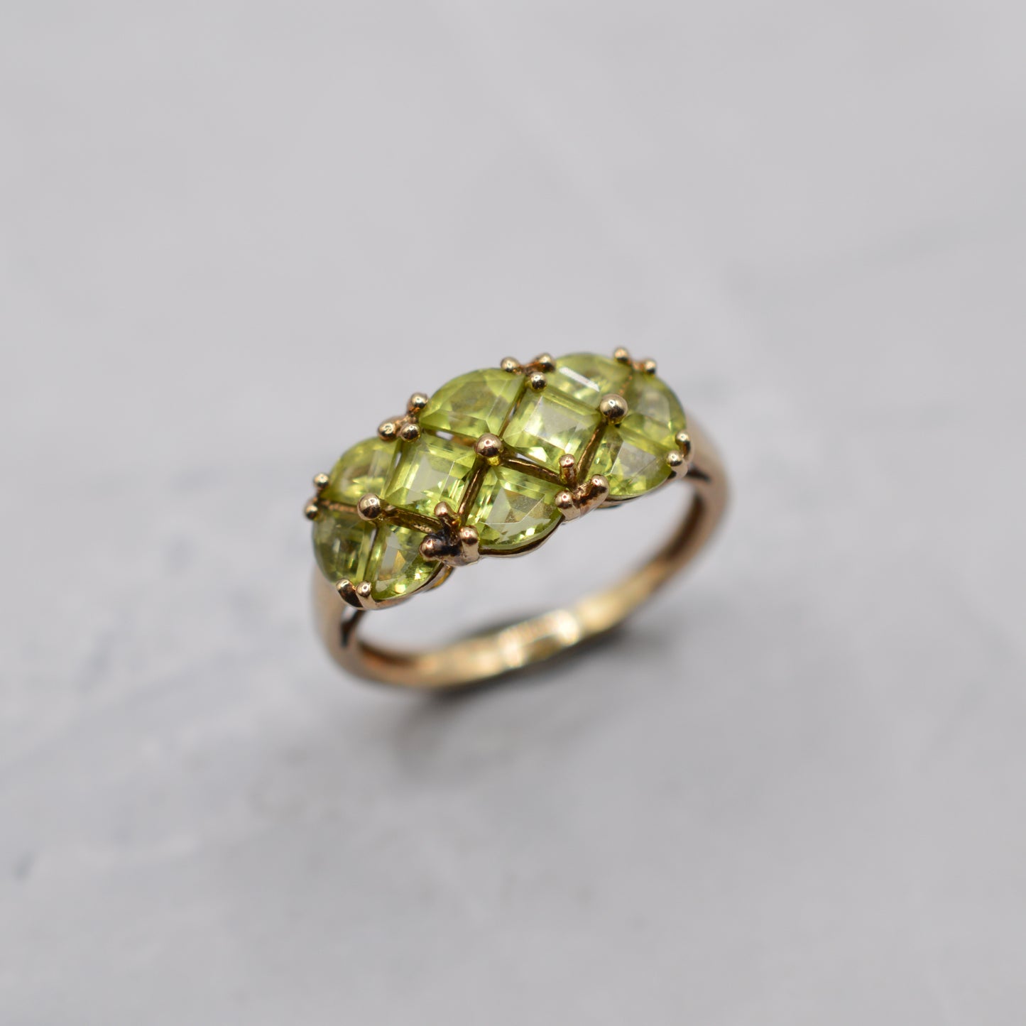 Chunky Y2K 9ct Gold Peridot Cluster Ring
