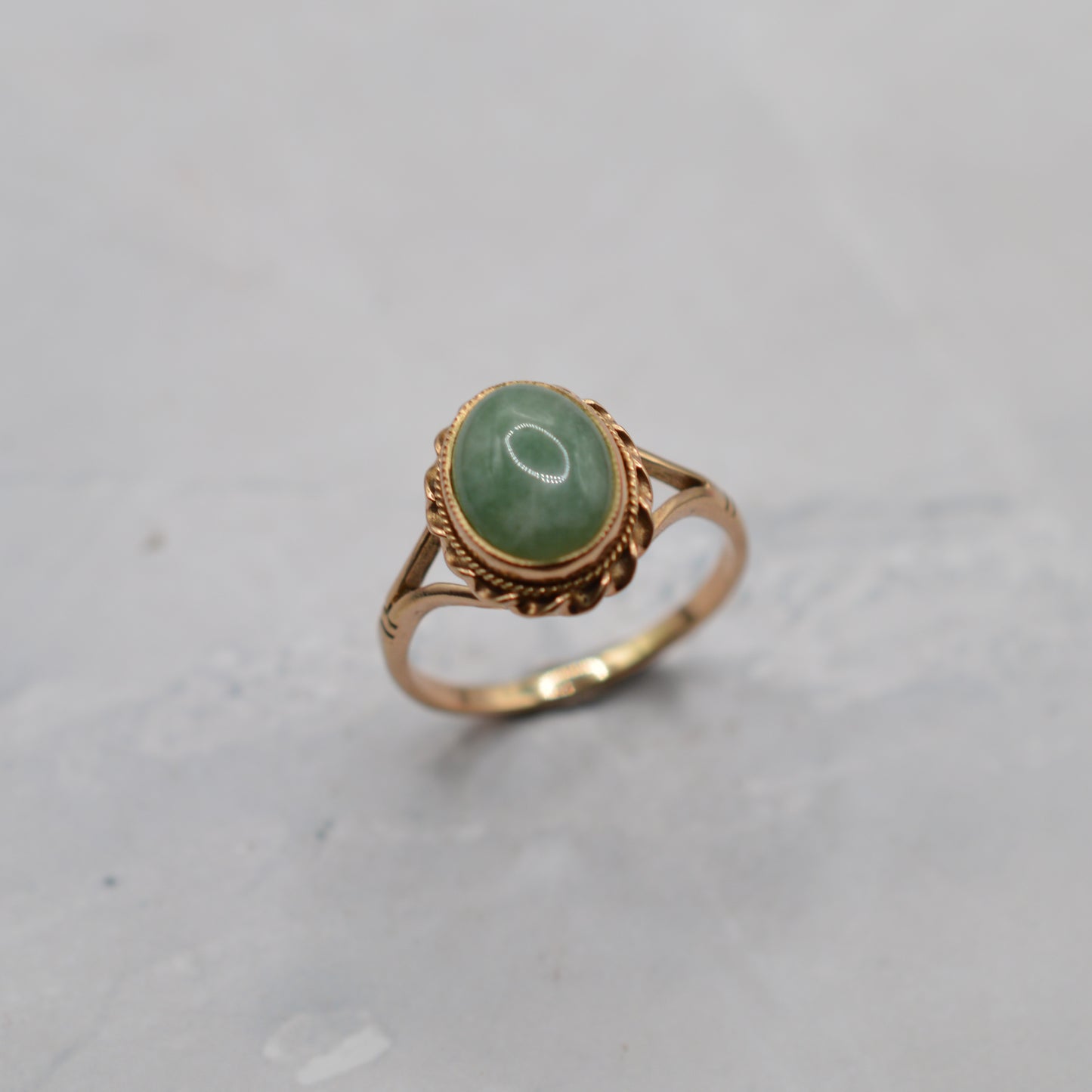 Vintage 9ct Gold Jade Solitaire Ring