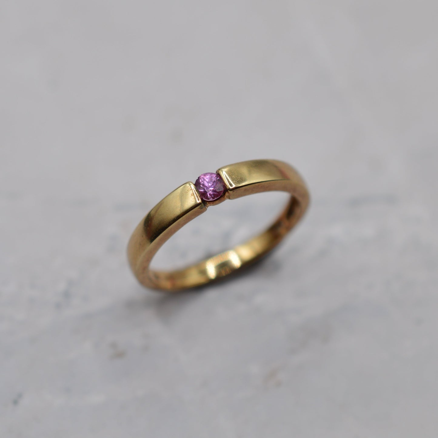 Y2K 9ct Gold Pink Sapphire Ring
