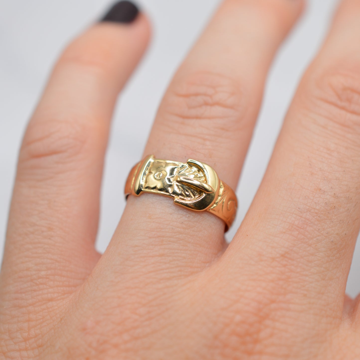 Vintage 9ct Gold Floral Buckle Ring