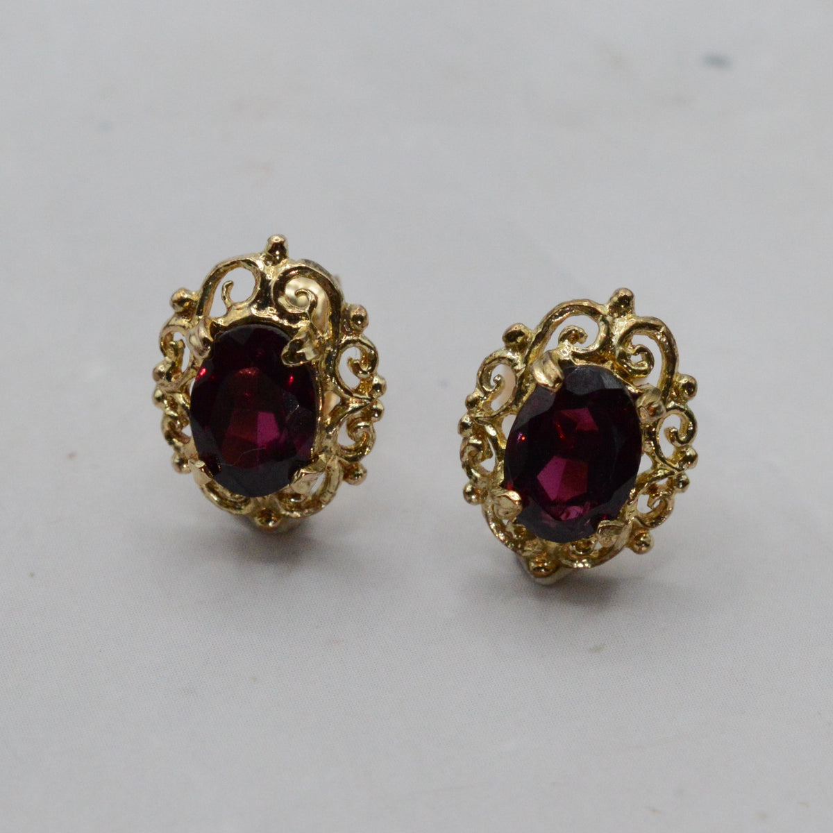 9ct Gold Garnet Openwork Stud Earrings