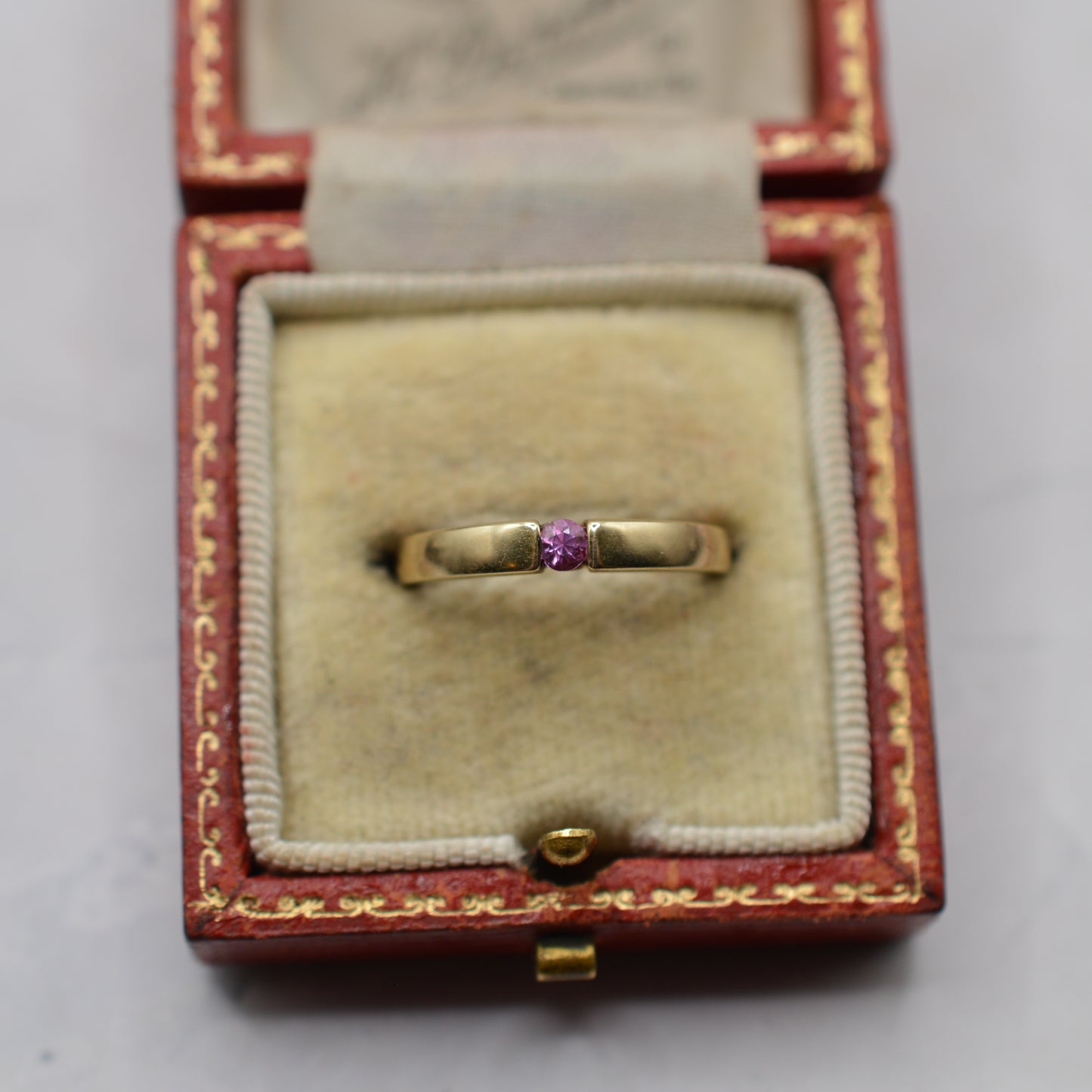 Y2K 9ct Gold Pink Sapphire Ring