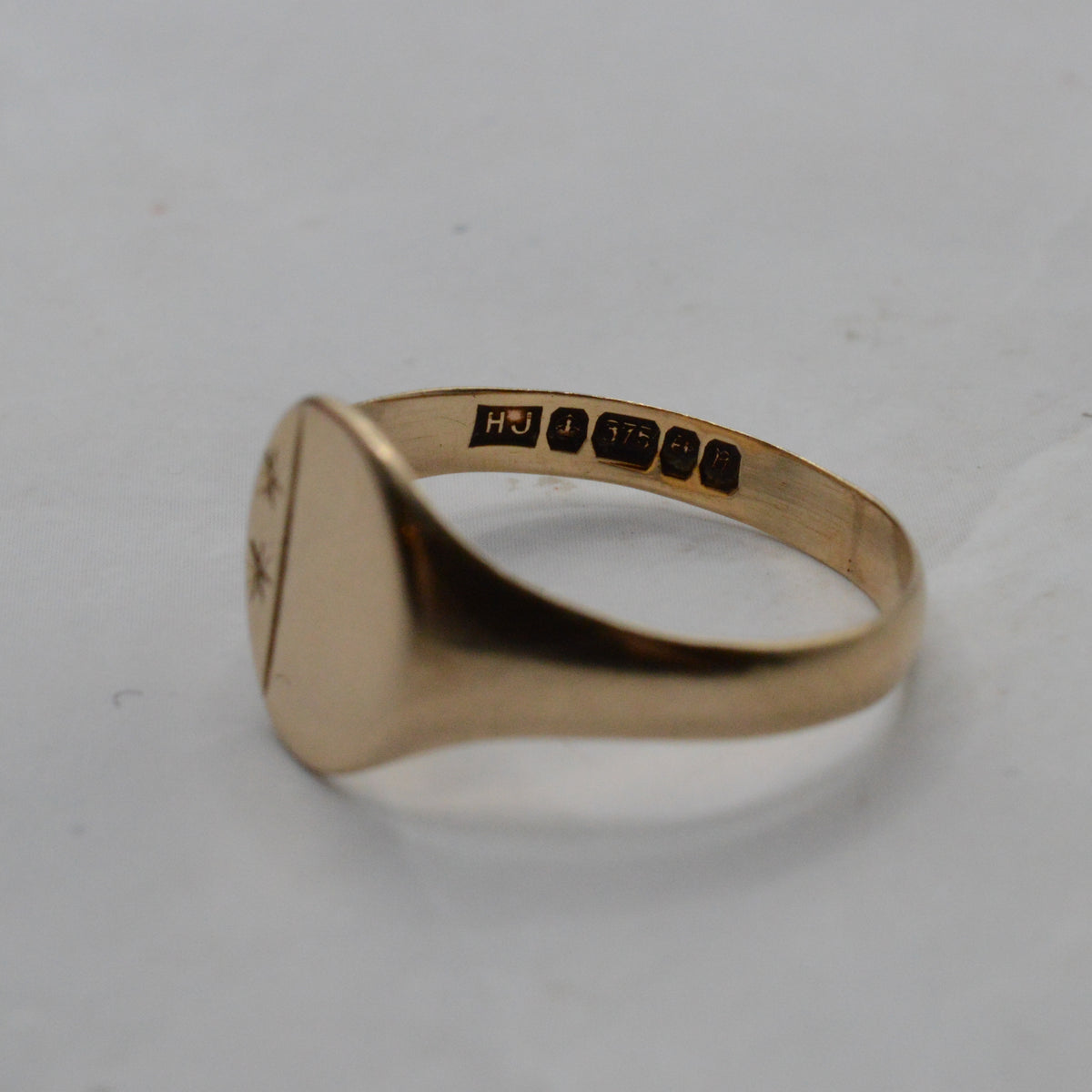 1970s Vintage 9ct Gold Star-Engraved Signet Ring