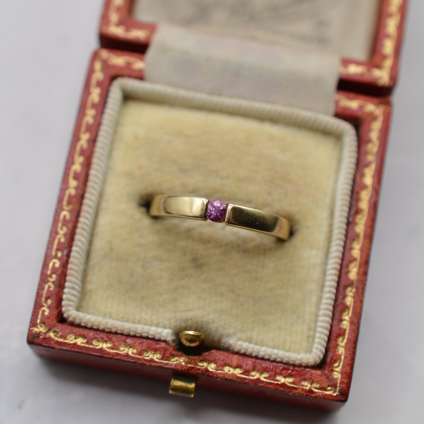 Y2K 9ct Gold Pink Sapphire Ring