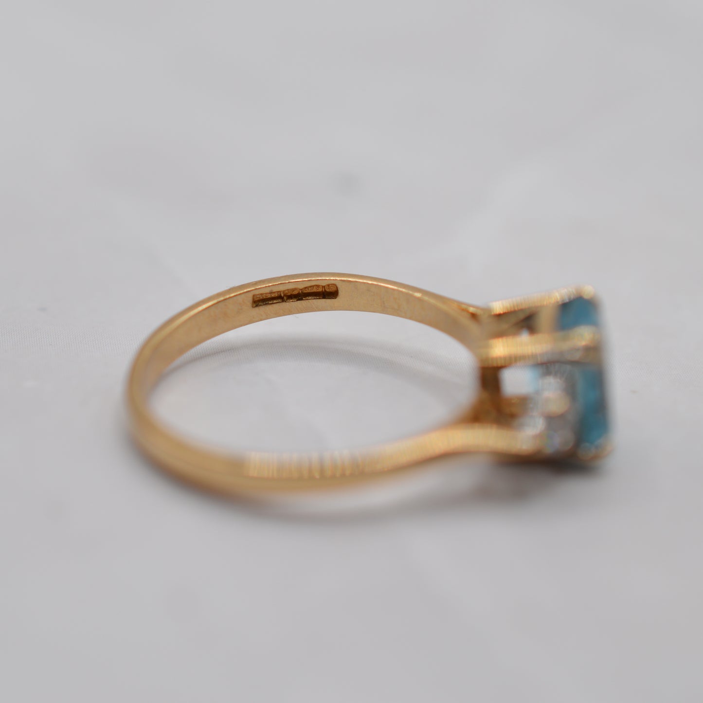9ct Gold Blue Topaz & C/Z Ring