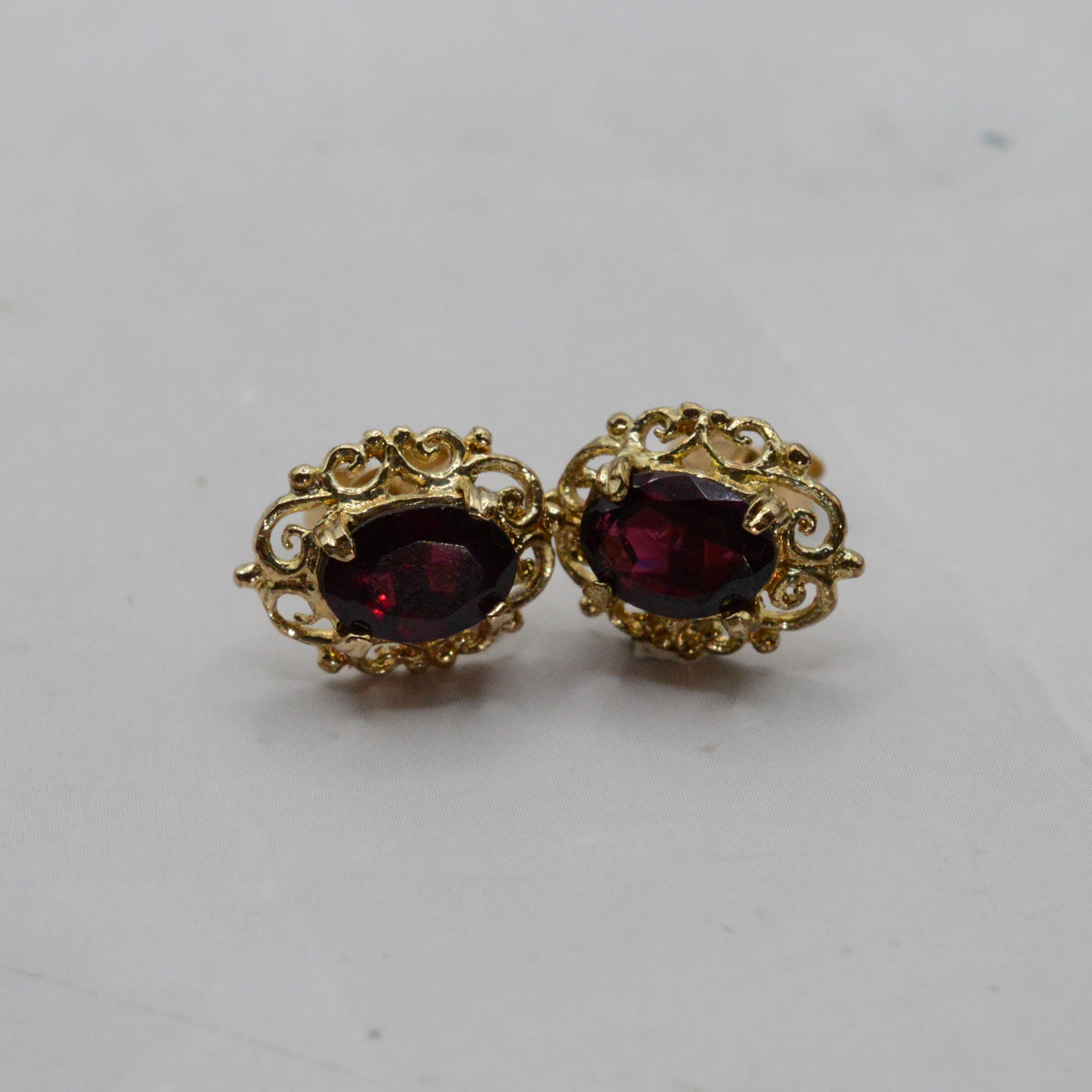 9ct Gold Garnet Openwork Stud Earrings
