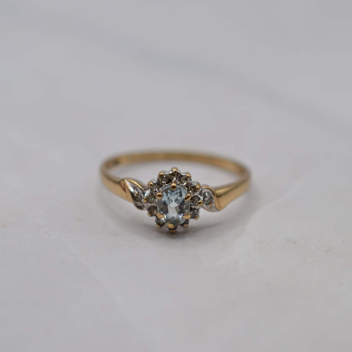 9ct Gold Aquamarine & Diamond Ring