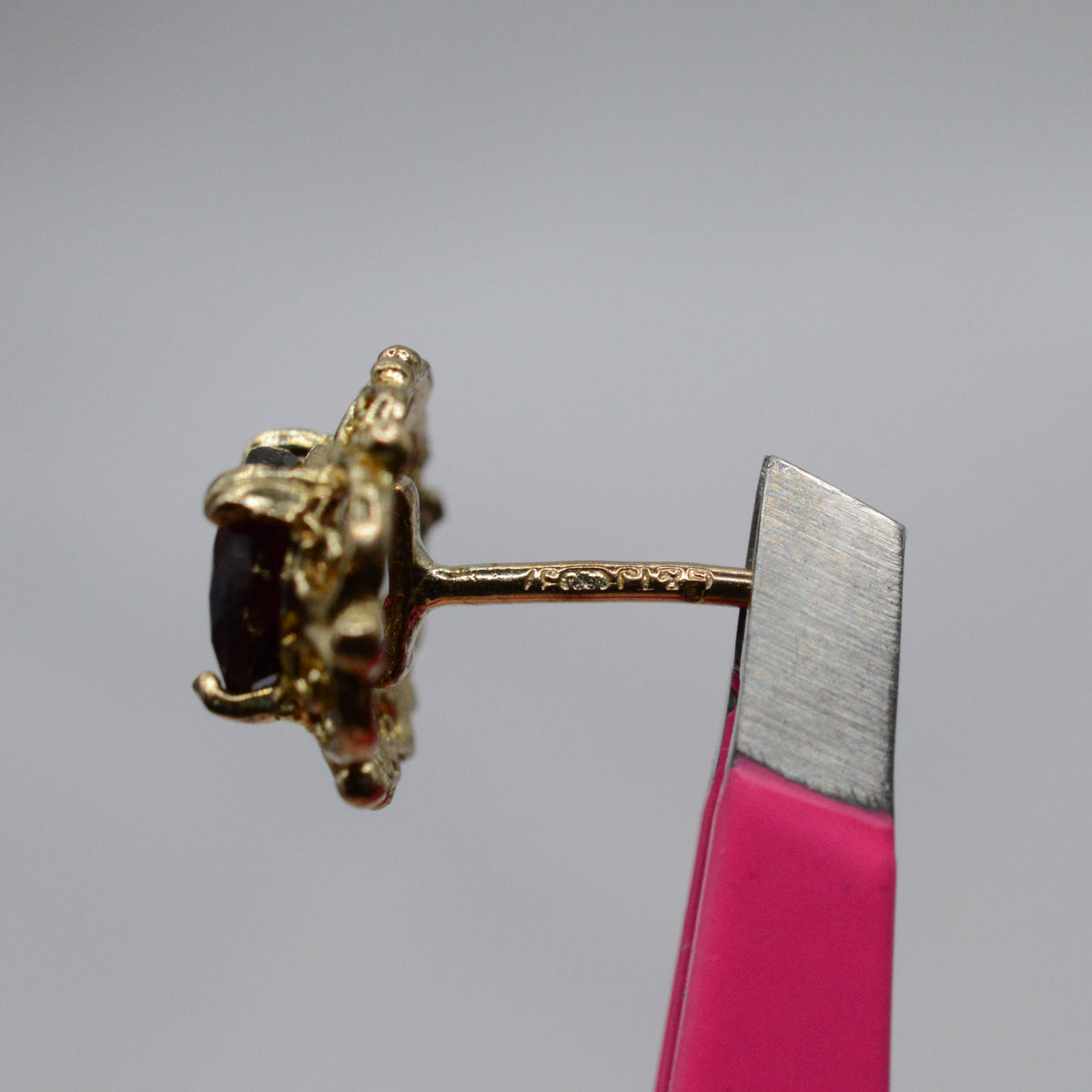9ct Gold Garnet Openwork Stud Earrings