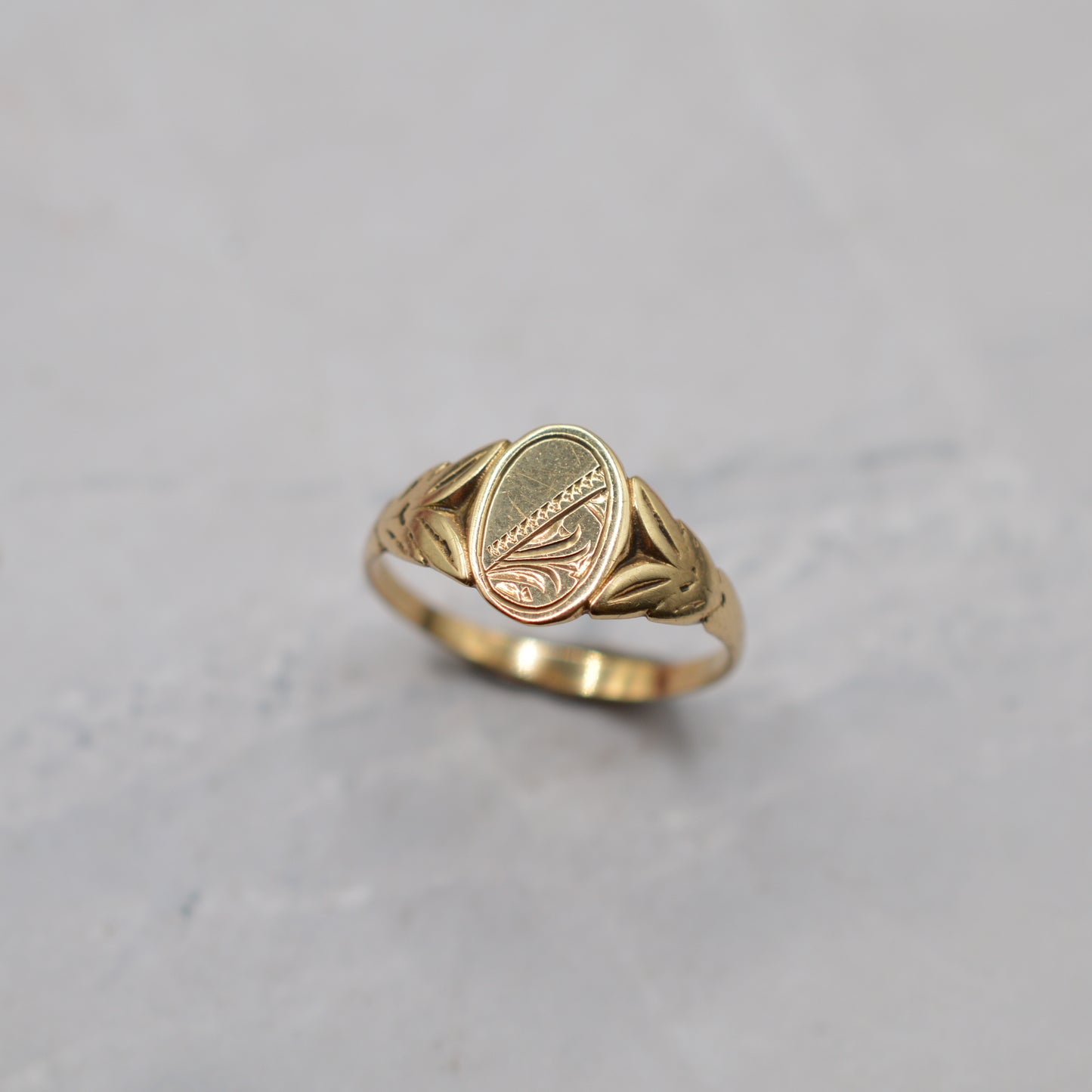 1970s Vintage 9ct Gold Shield & Foliate Signet Ring