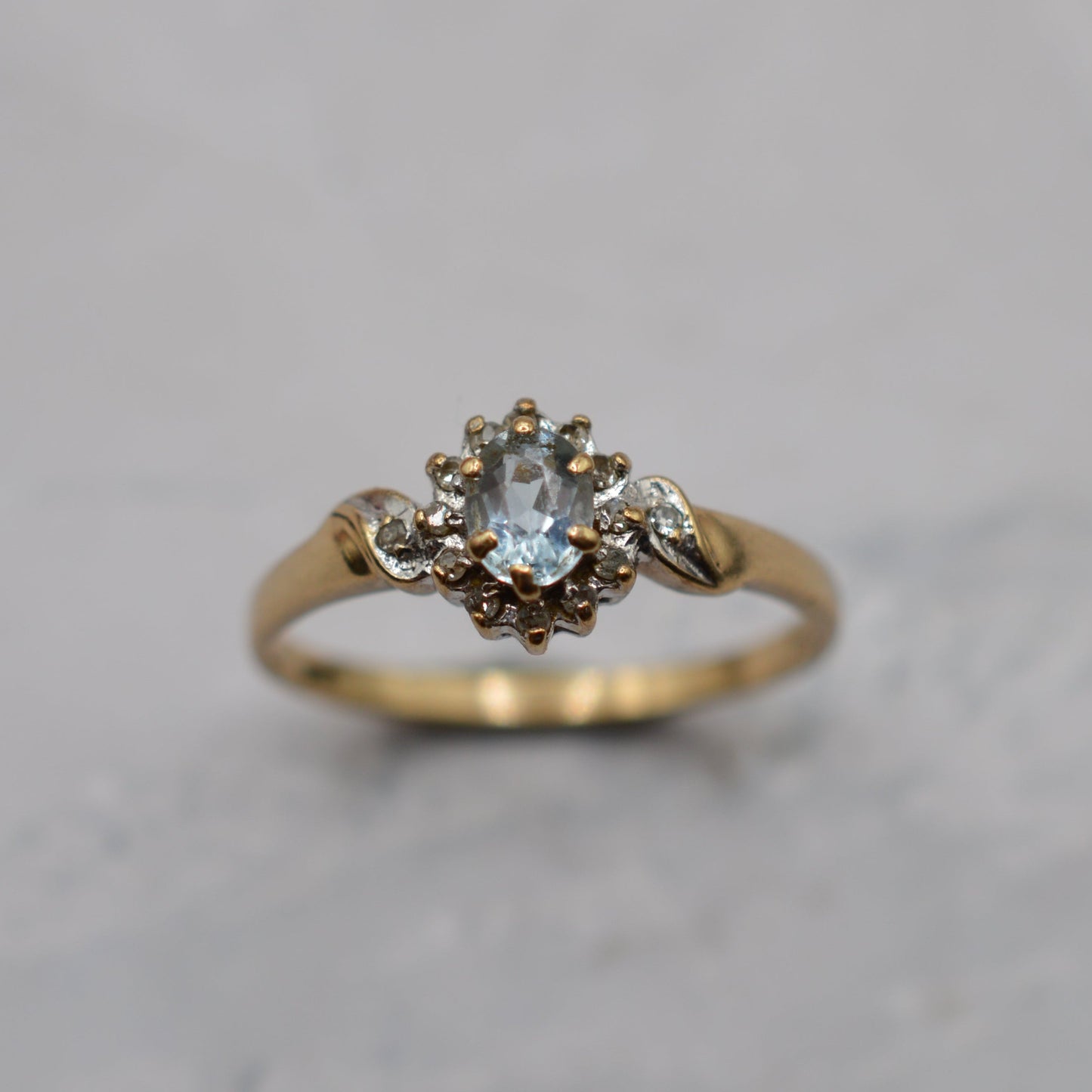 9ct Gold Aquamarine & Diamond Ring