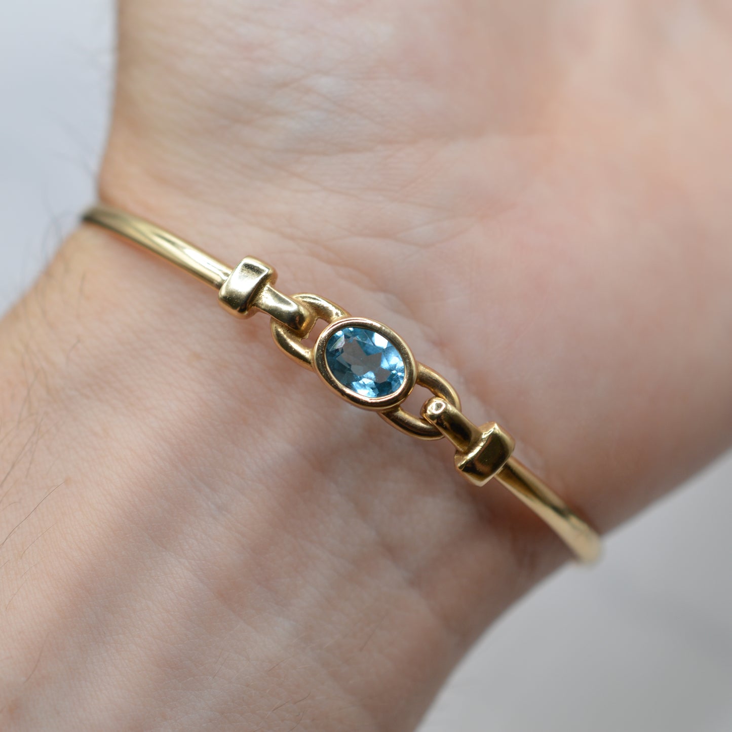 9ct Gold Blue Topaz Solitaire Bangle Bracelet