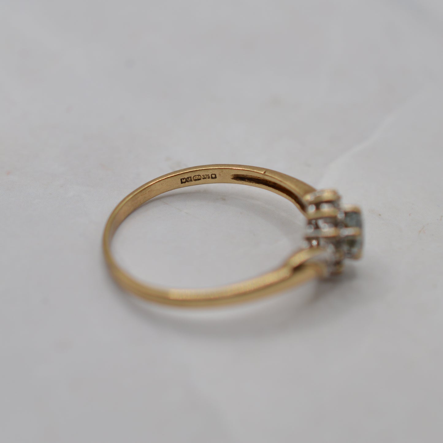 9ct Gold Aquamarine & Diamond Ring