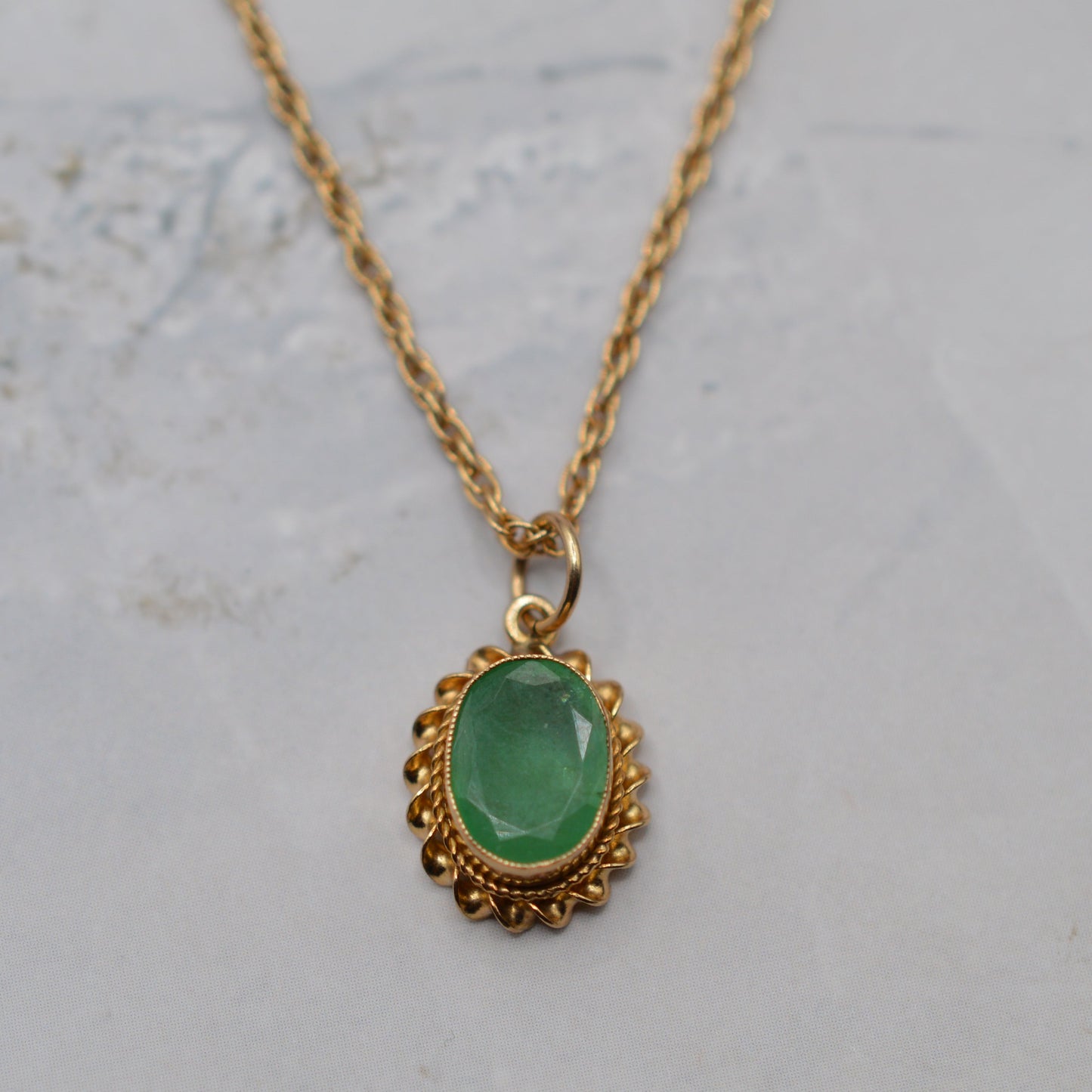 1980s 9ct Gold Emerald Pendant Necklace & Stud Earrings Set