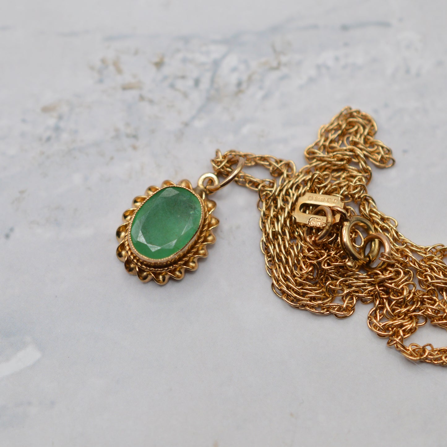 1980s 9ct Gold Emerald Pendant Necklace & Stud Earrings Set