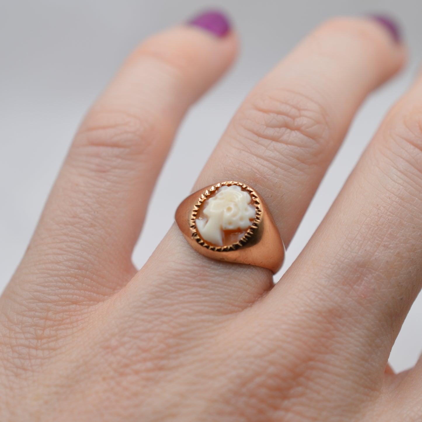 1970s Vintage Chunky 9ct Gold Cameo Signet Ring