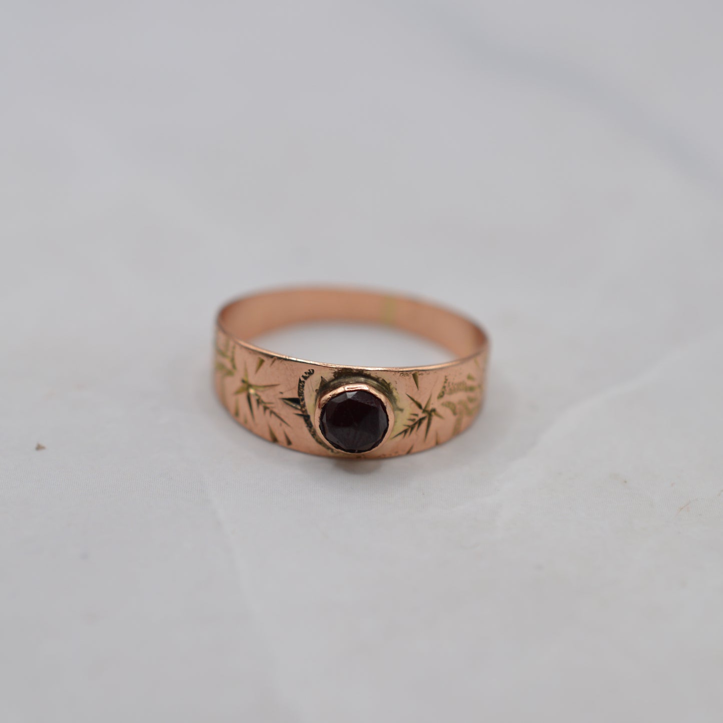 Antique 9ct Rose Gold Garnet Ring