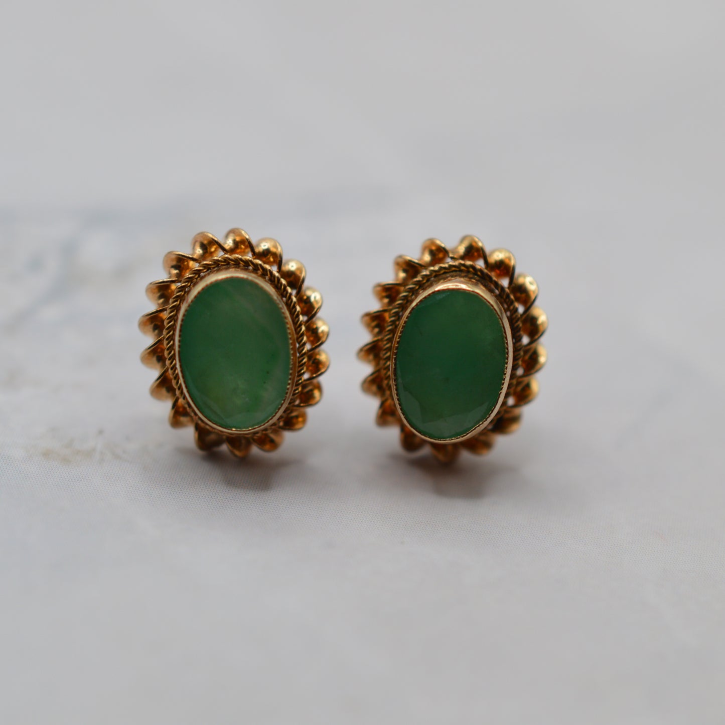 1980s 9ct Gold Emerald Pendant Necklace & Stud Earrings Set