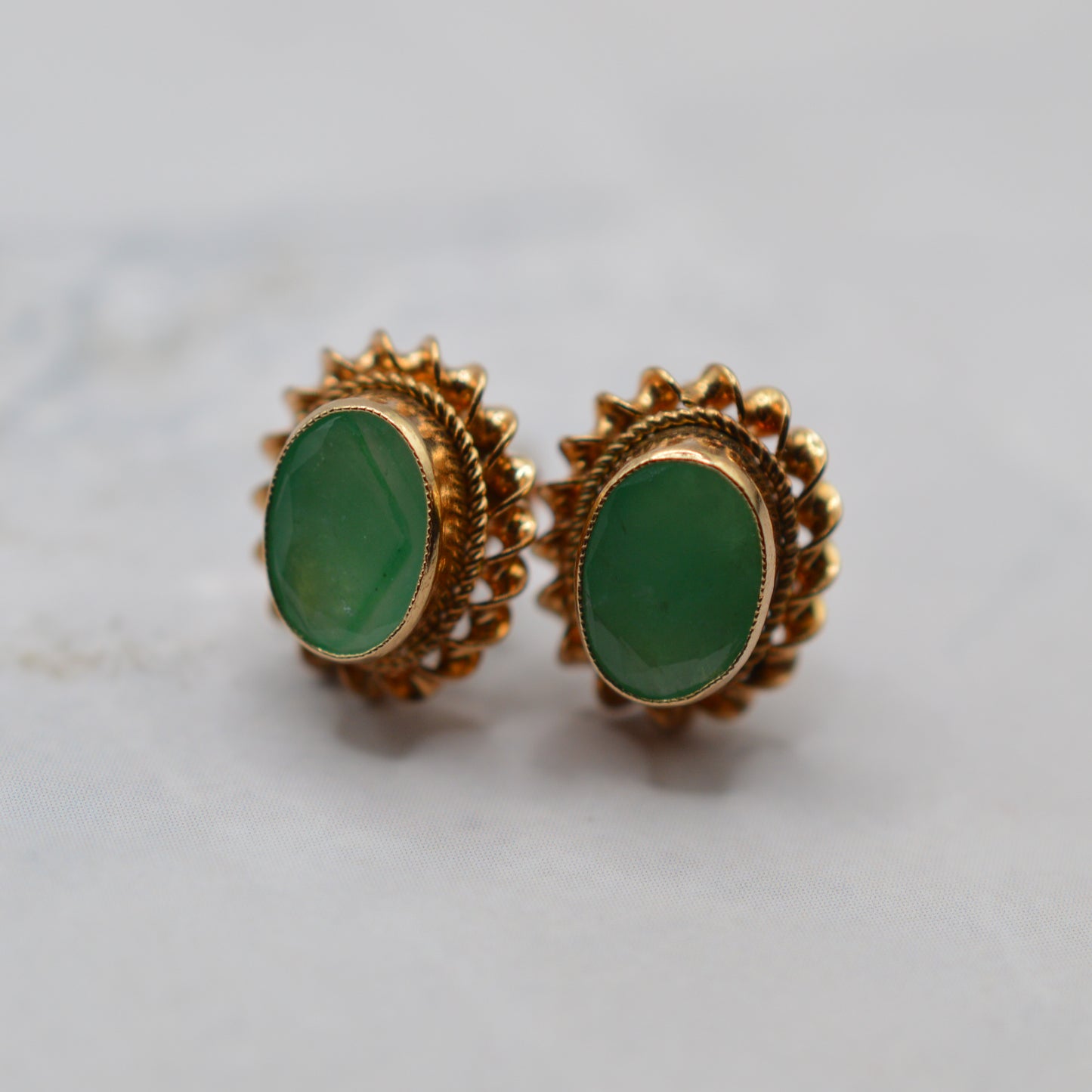 1980s 9ct Gold Emerald Pendant Necklace & Stud Earrings Set
