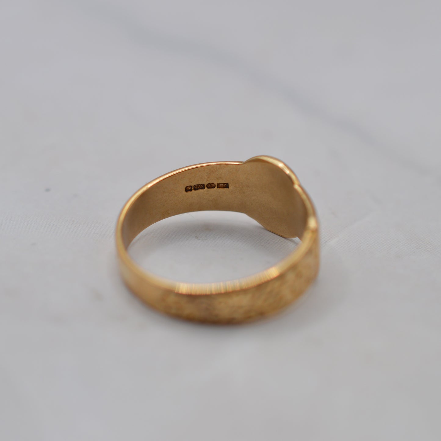 9ct Yellow Gold Buckle Ring