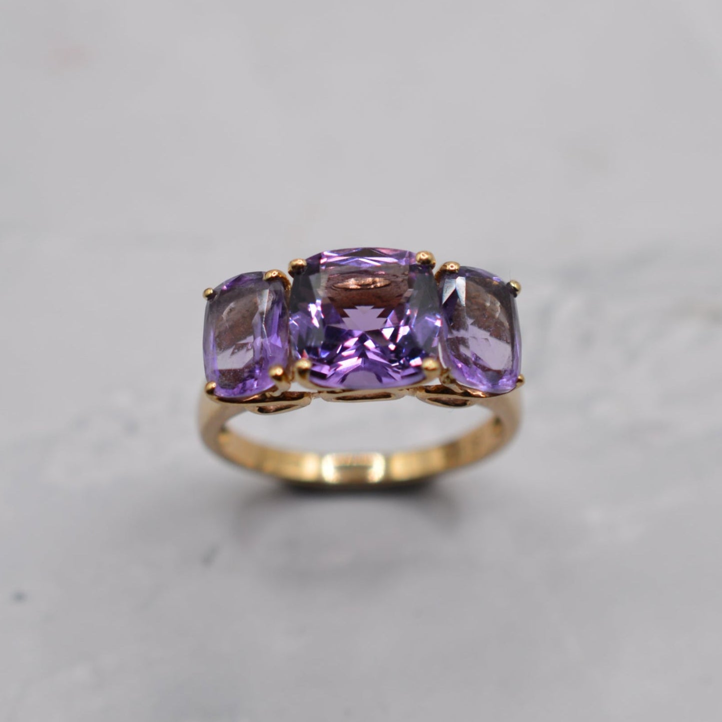 Chunky Y2K 9ct Gold Amethyst Trilogy Ring