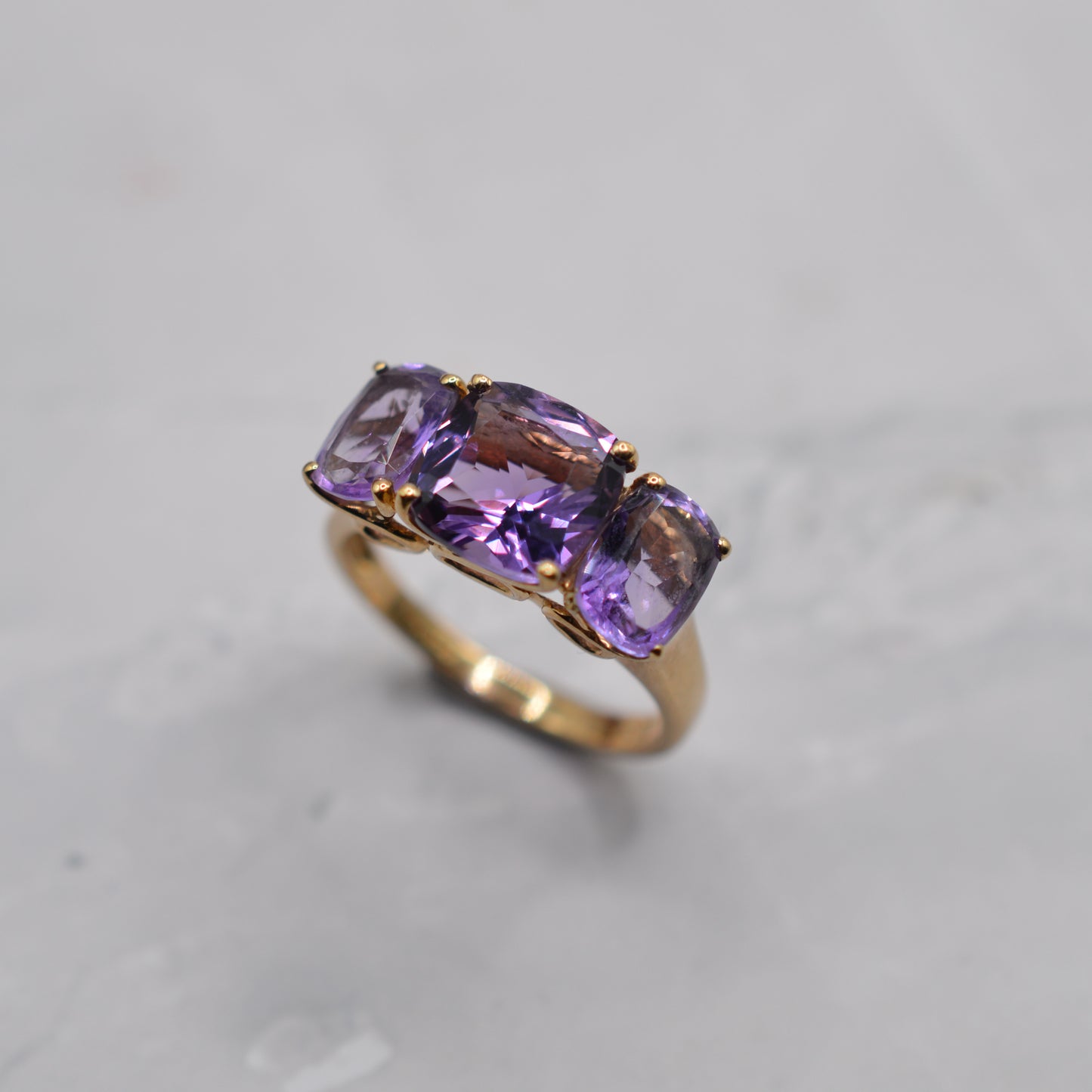 Chunky Y2K 9ct Gold Amethyst Trilogy Ring