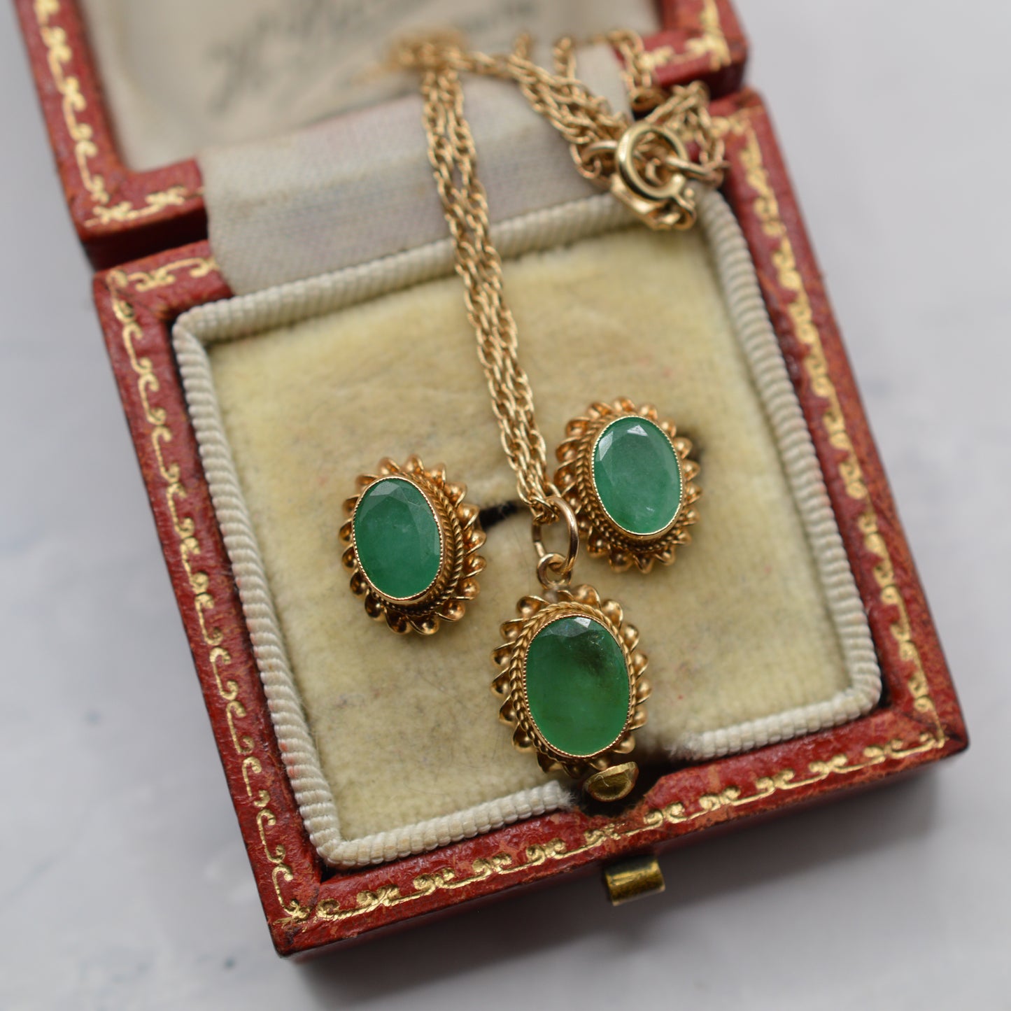 1980s 9ct Gold Emerald Pendant Necklace & Stud Earrings Set