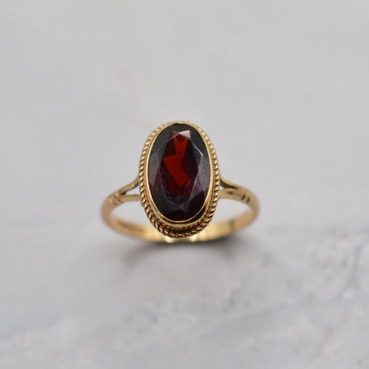 9ct Gold Garnet Solitaire Ring