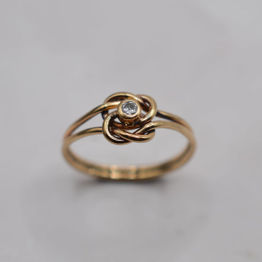 Y2K 9ct Gold Diamond Knot Ring