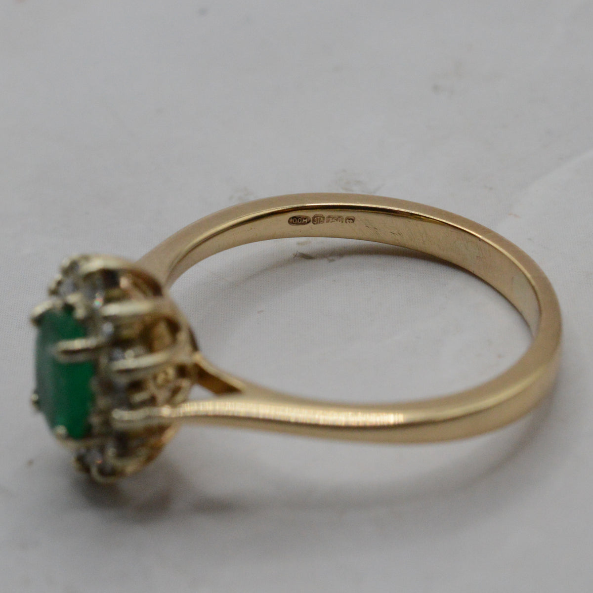 18ct Gold Emerald & Diamond Cluster Ring